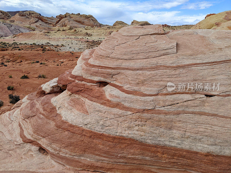 内华达州莫帕附近的火谷州立公园里的红色条纹岩石