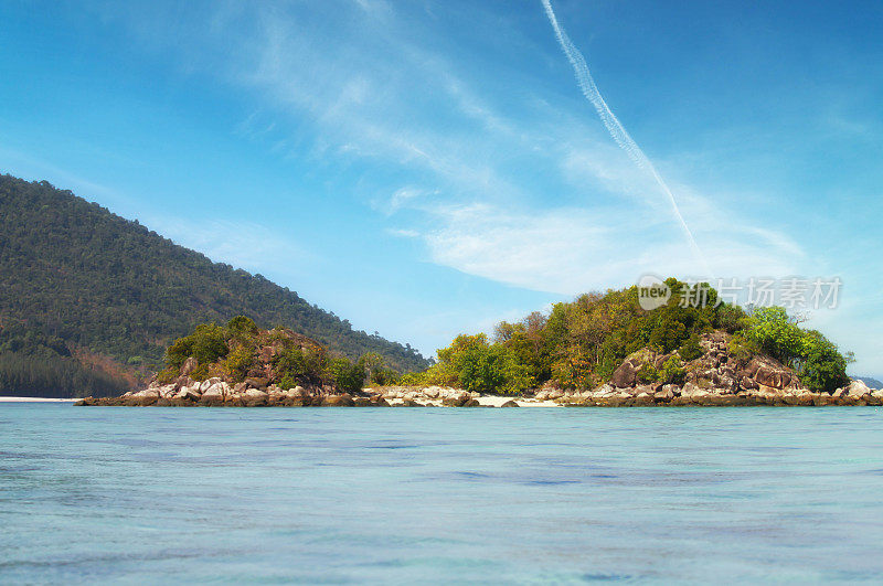 美丽的利佩岛，萨敦，泰国，和平的景观海景风景，绿色蓝色的海洋，旅游和放松的地方