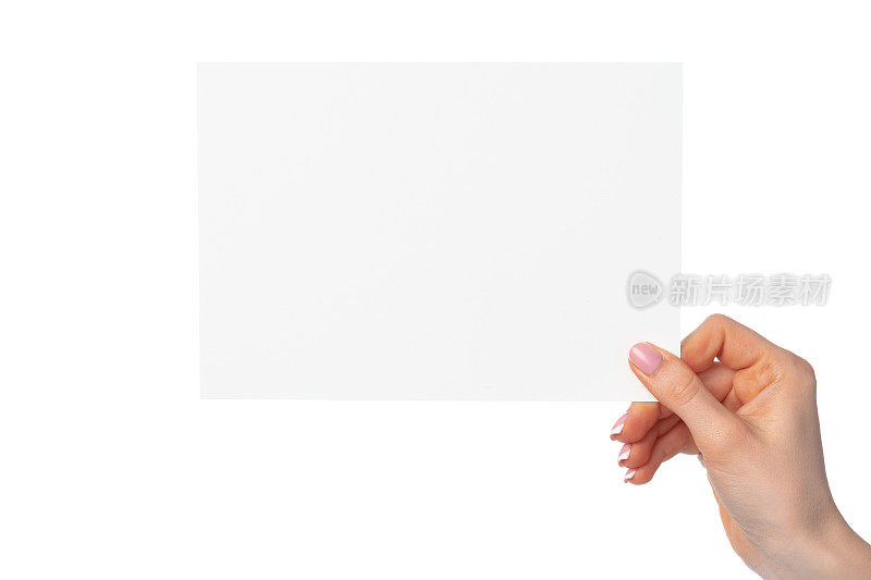 女人的手握着白纸，白纸上孤零零的一片