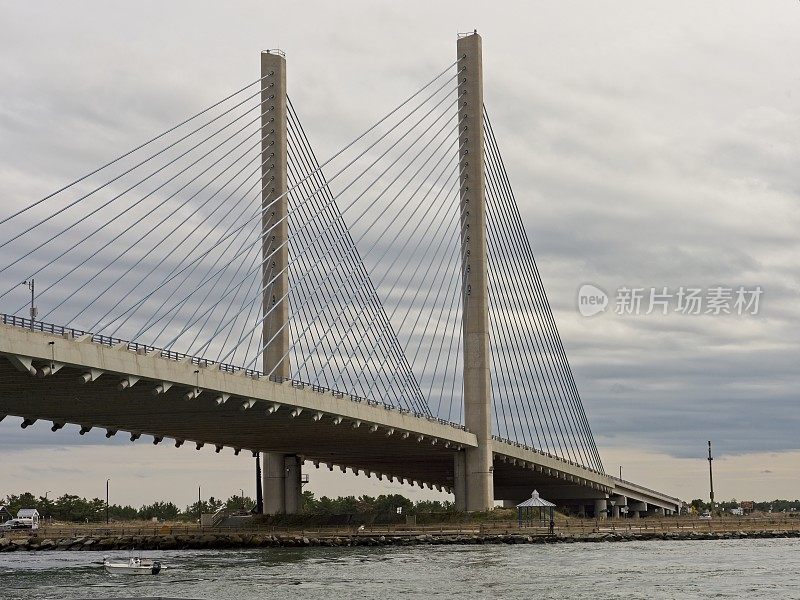 一个寒冷的灰蒙蒙的日子，特拉华海岸州立公园，印度河和大西洋的交汇处