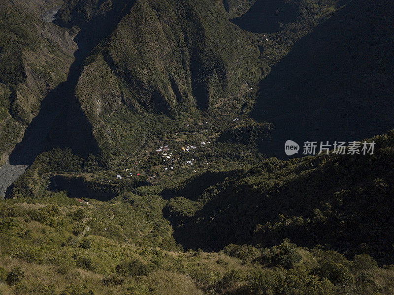 山谷中的山村，留尼汪