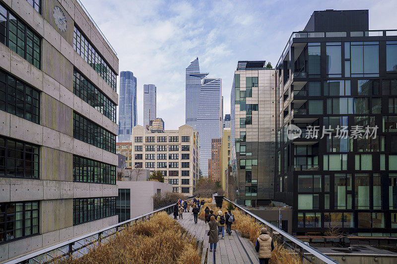 高线公园与边缘建筑和曼哈顿下城天际线冬季二月美国纽约市