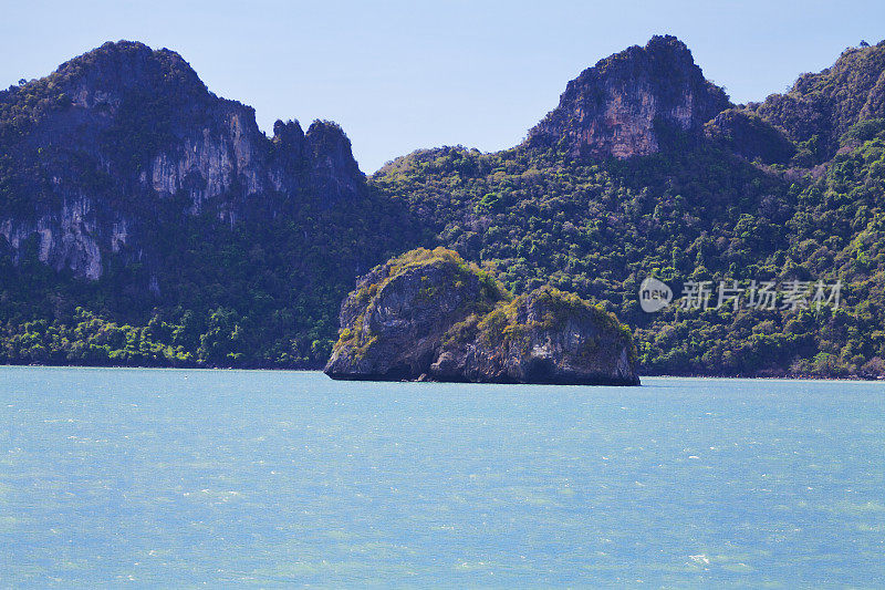 素叻他尼的海岸线