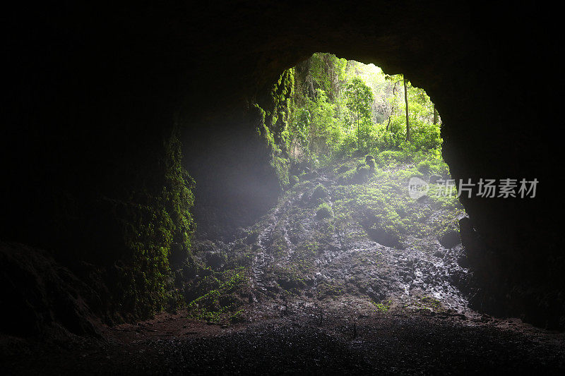 印度尼西亚的仲布郎洞穴