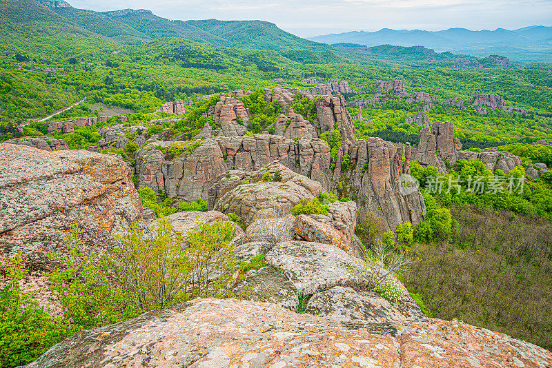 Belogradchik悬崖岩石是保加利亚的一大旅游景点