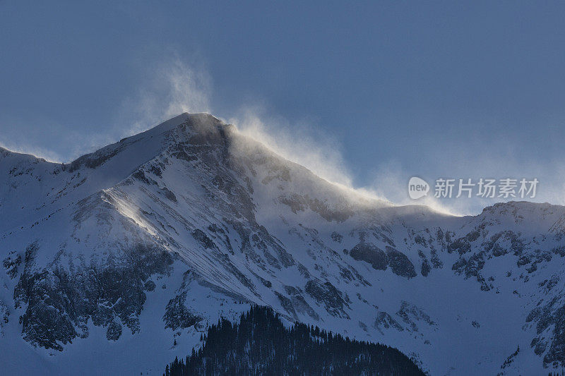 多风的冬峰