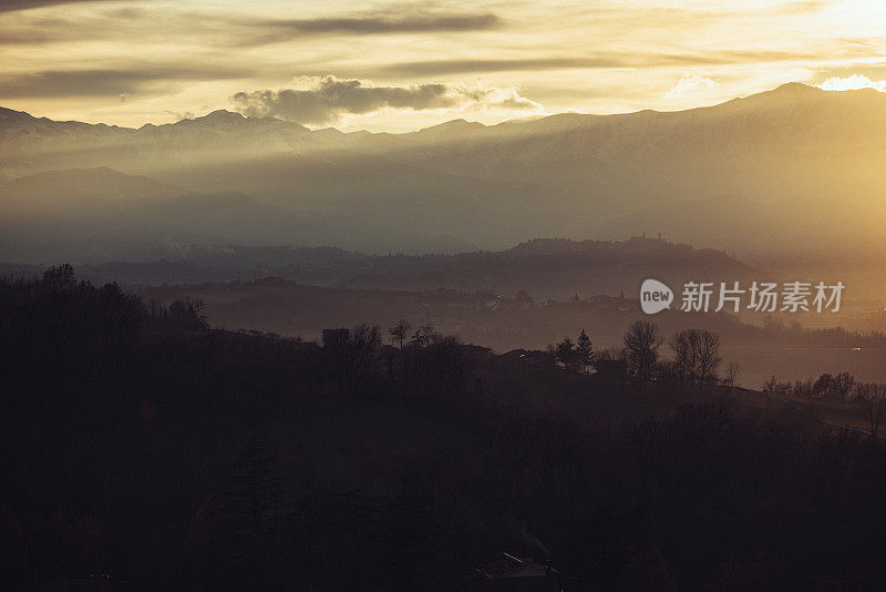 典型的朗河意大利风景