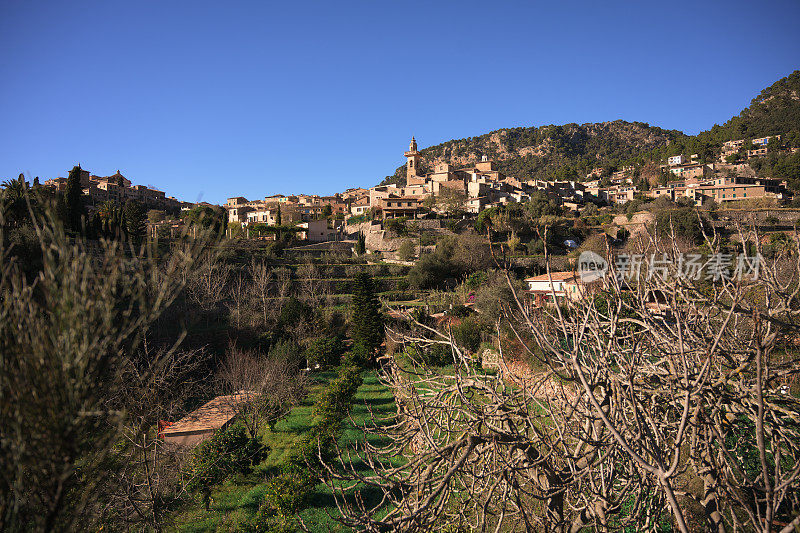 Valldemossa，一个隐藏在山中的西班牙小镇。