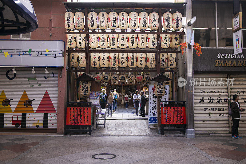 西木市场是位于京都市的一家供应齐全的餐厅和食品供应。