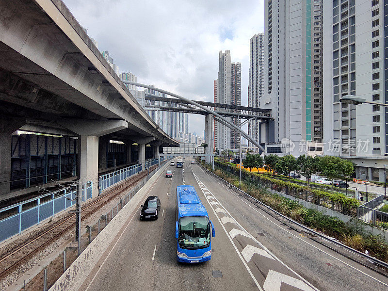 香港九龙半岛长沙湾高速公路上的交通