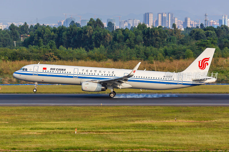 中国国际航空公司空客A321飞机在中国成都机场