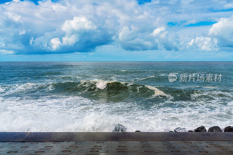 海滨的海浪