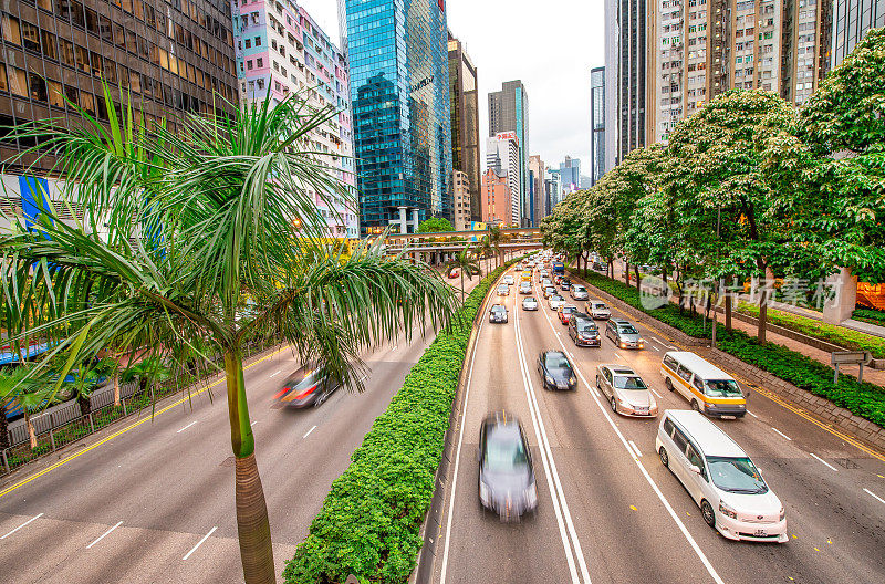 中国香港中环拥挤的交通道路。