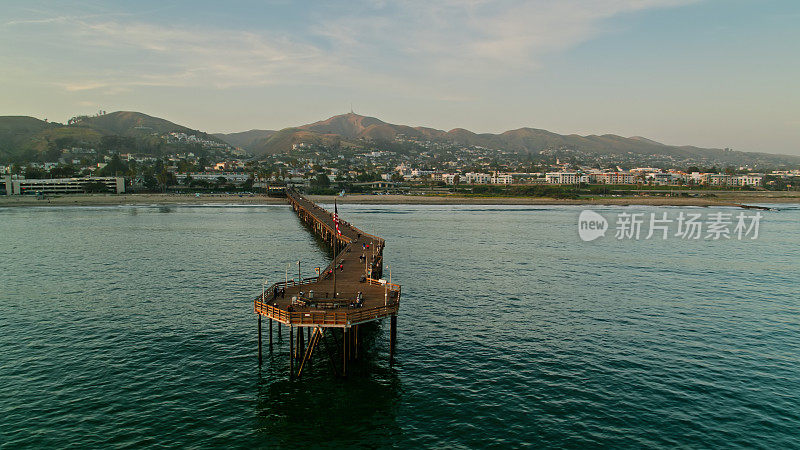 无人机拍摄的加州文图拉码头