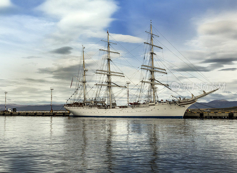 古老的挪威护卫舰在乌斯怀亚港，被称为世界上最南端的城市。阿根廷巴塔哥尼亚火地岛。