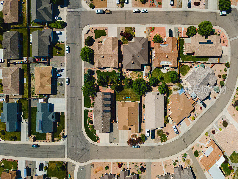 西科罗拉多住宅在美国的单一和多个住宅在春天的照片系列