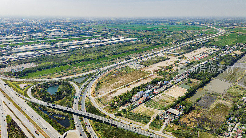 大型公路立交鸟瞰图。