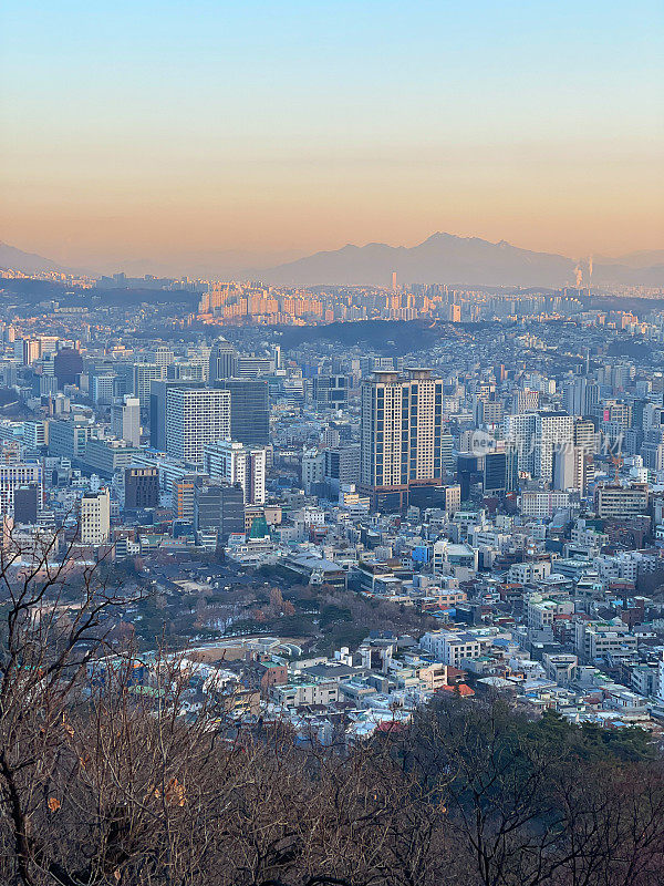 韩国首尔的冬日早晨