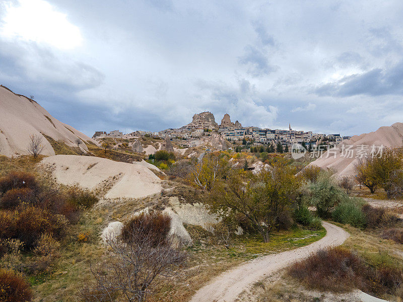 Cappadocia景观和Göreme镇的无人机景观