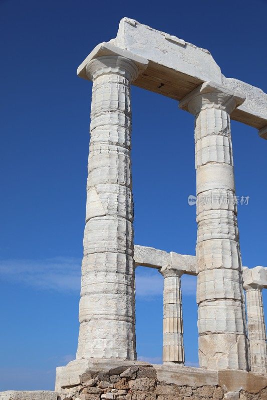 波塞冬神庙是位于希腊苏尼翁角的一座古希腊神庙，供奉的是波塞冬神。