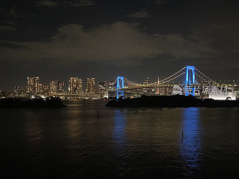 日本-东京-台场区-以及彩虹桥上的景色