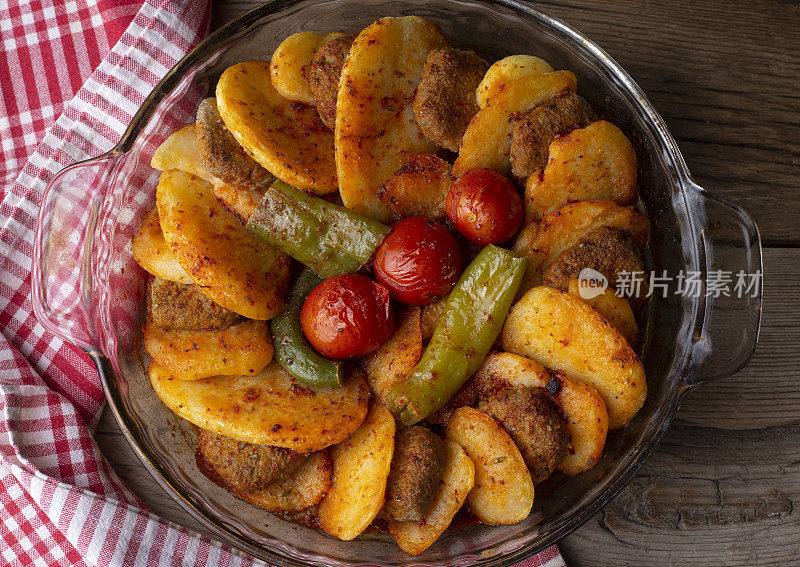 传统美味的土耳其美食;烤肉丸土豆(土耳其名称;菲琳达·科夫特(菲琳达·科夫特)
