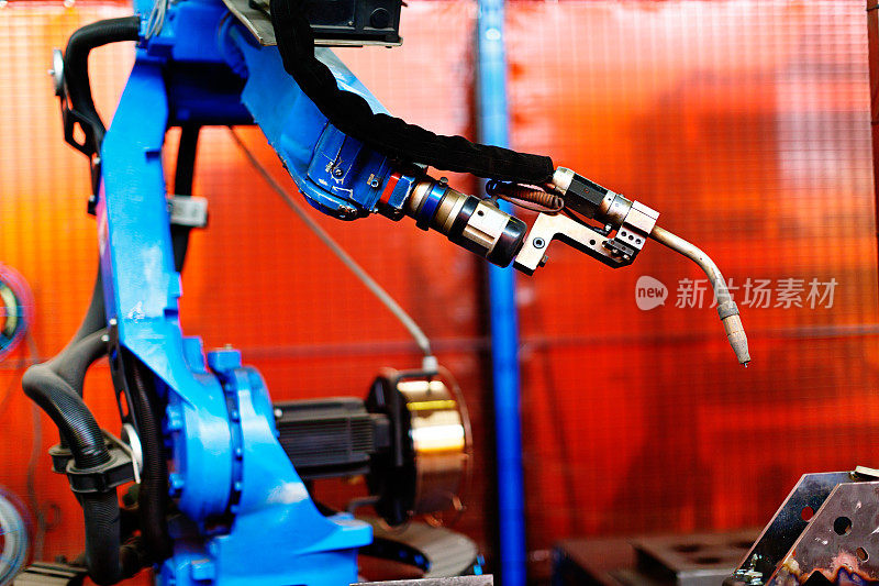 钢铁制造厂:机器人焊机细节
