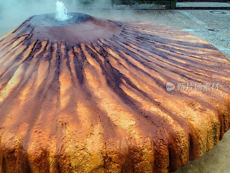 航拍巨大的火山口