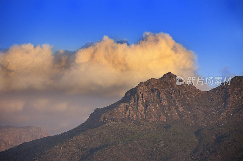 夕阳山