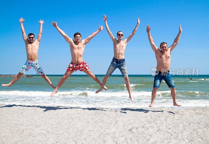 一群快乐的年轻人在海滩聚会上跳起来