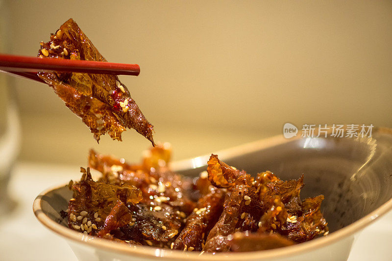 透明香酥牛肉，四川风味