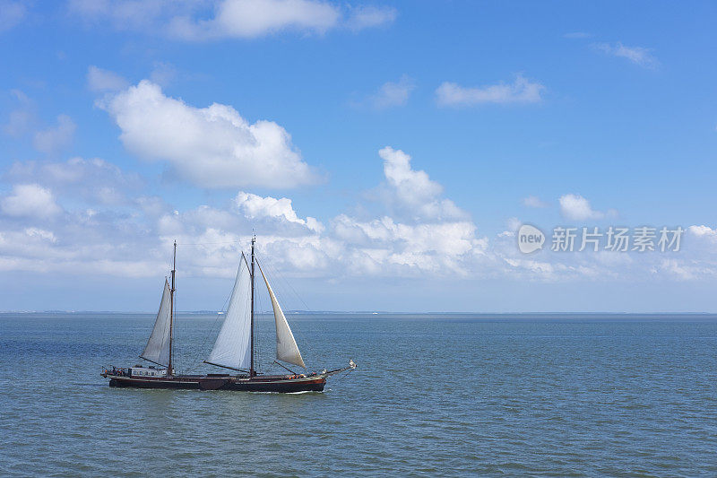 夏天瓦登西的经典帆船