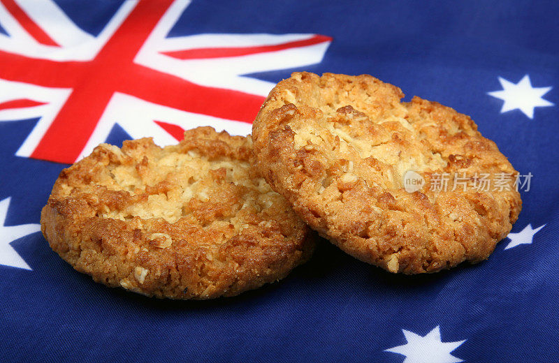澳大利亚澳新军团饼干摆放在澳大利亚国旗上