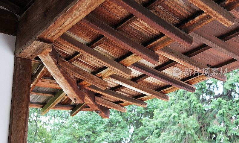 日式典型木屋顶