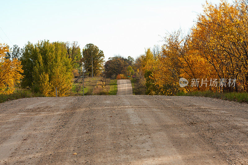 秋天的乡村路