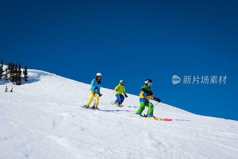 家庭滑雪度假