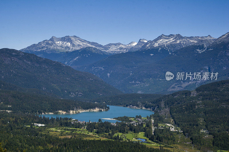 夏天的黑梳山。