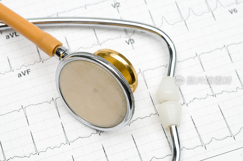 听诊器和心电图