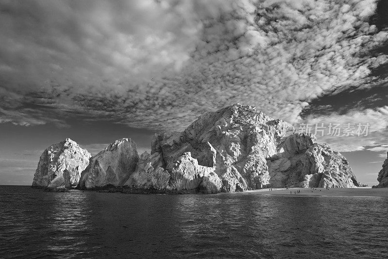 陆地尽头和情人海滩的B&W