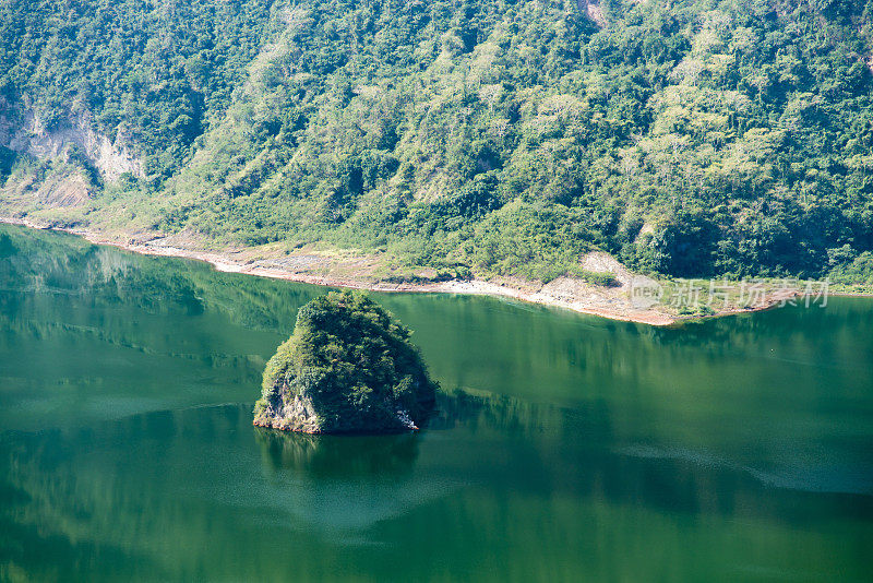 菲律宾塔尔火山湖火山口