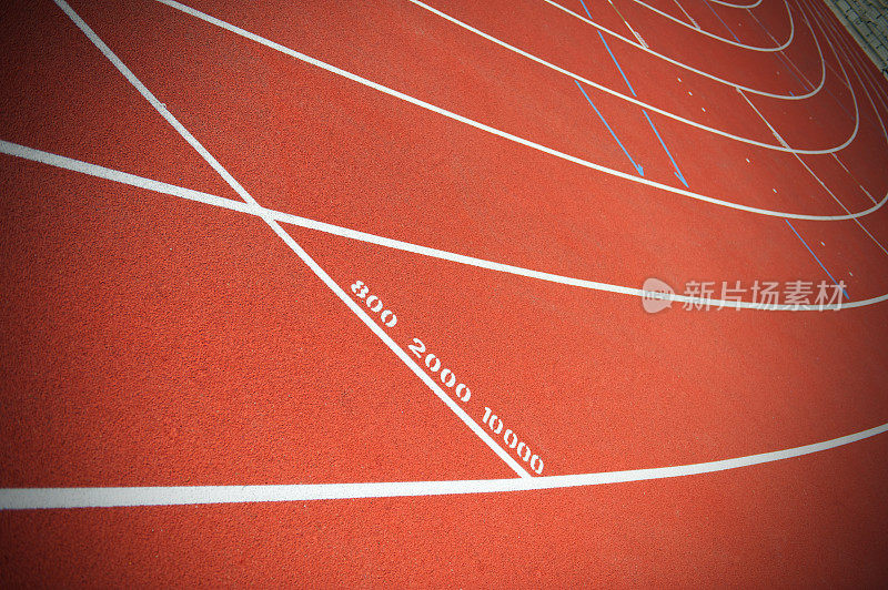 参赛者的跑道，800米，2000米和10000米的距离标记