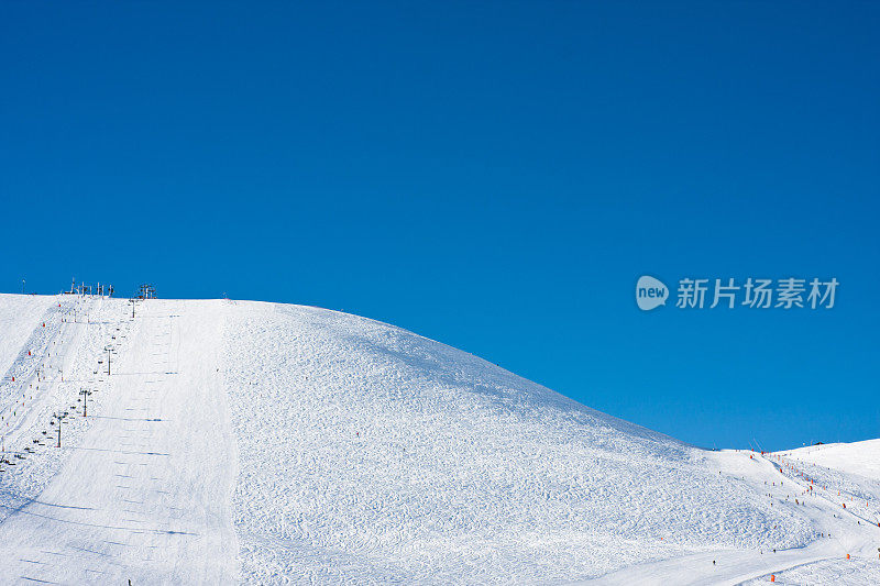 法国阿尔卑斯山的滑雪坡道