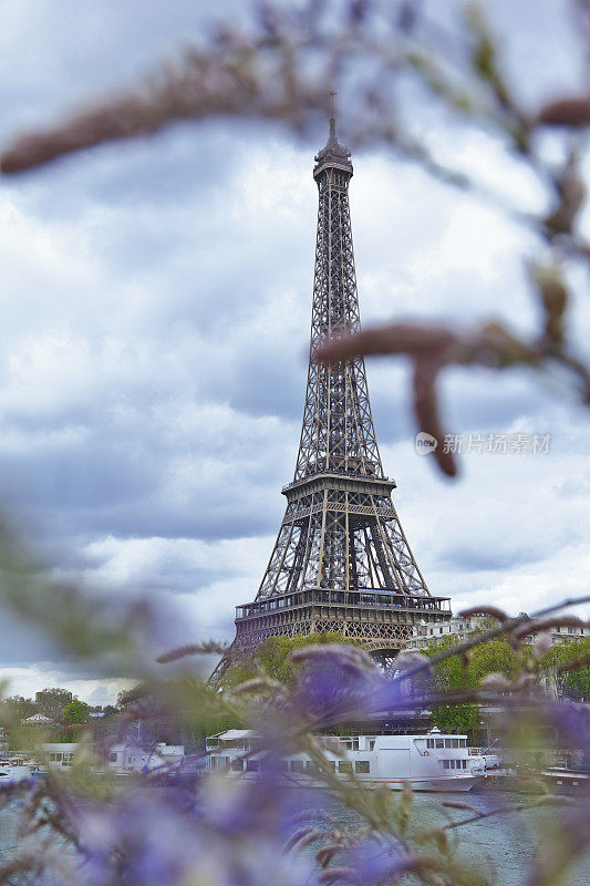 游览巴黎埃菲尔铁塔