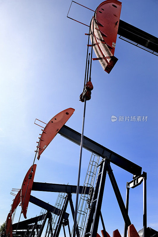 行Pumpjacks