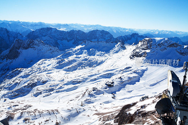 冰川和滑雪爱好者祖格斯皮茨