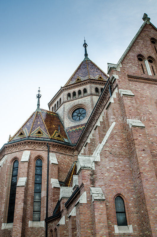 第一个改革教堂在布达佩斯(布达一侧)在多瑙河前面