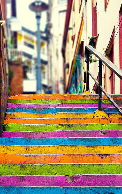 彩色楼梯的特写