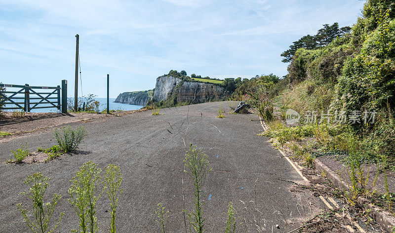 德文郡海岸线上的公路和悬崖坍塌