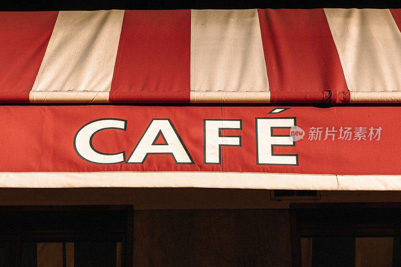 法国巴黎的咖啡馆标识