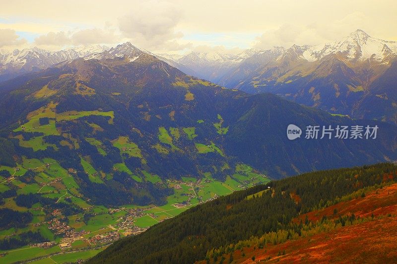 在齐勒塔尔山谷的田园诗般的风景，戏剧性的蒂罗尔雪山，奥地利